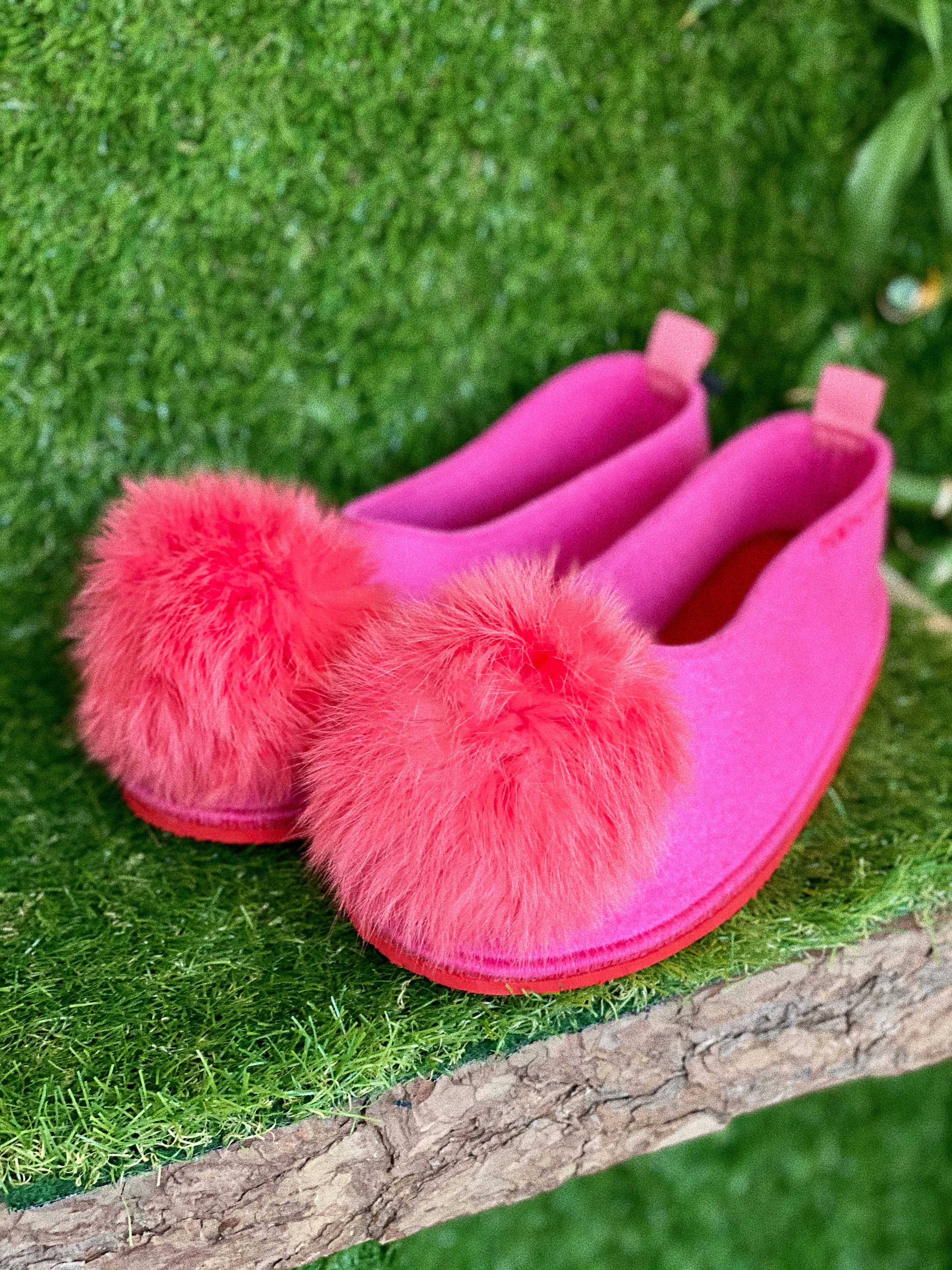 CORAL pom pom kids slippers