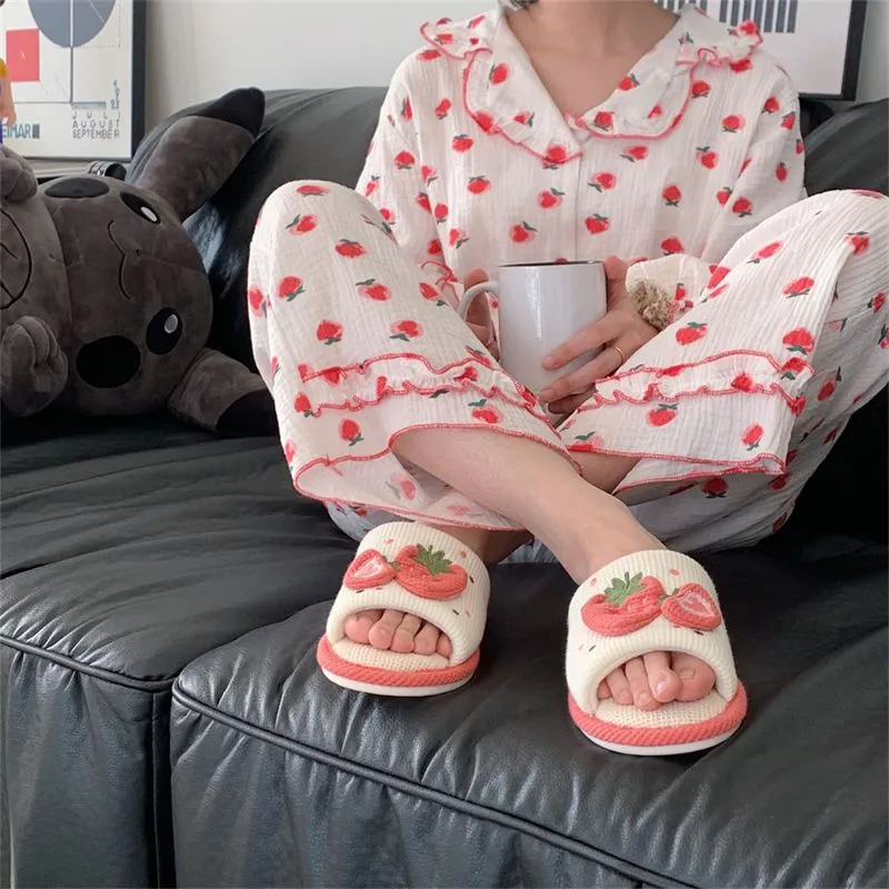 Milky strawberry slippers MK18566