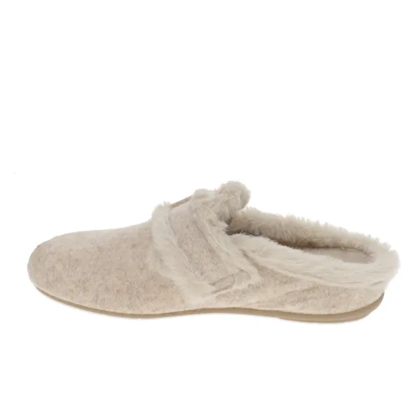 Sovella Women's Kaitlyn Slipper Beige